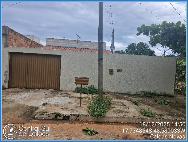 Casa com 2 quartos, 2 banheiros e 1 vaga de garagem