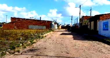 Casa com 2 quartos e 2 banheiros em Pedras de Fogo/PB