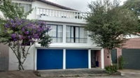 Casa com 3 quartos, 4 banheiros e 2 vagas de garagem