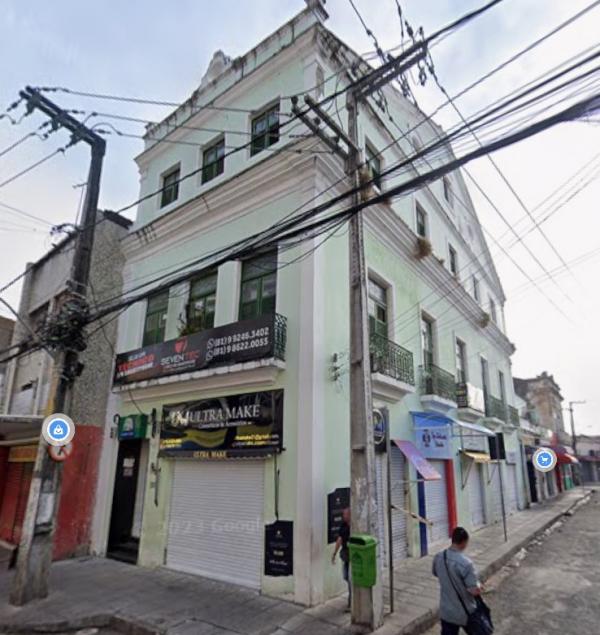 Prédio comercial com 228,36m² de área total