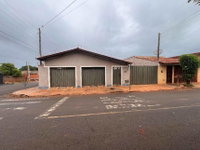 Casa com 2 vagas, 350m² de terreno e 213m² construída
