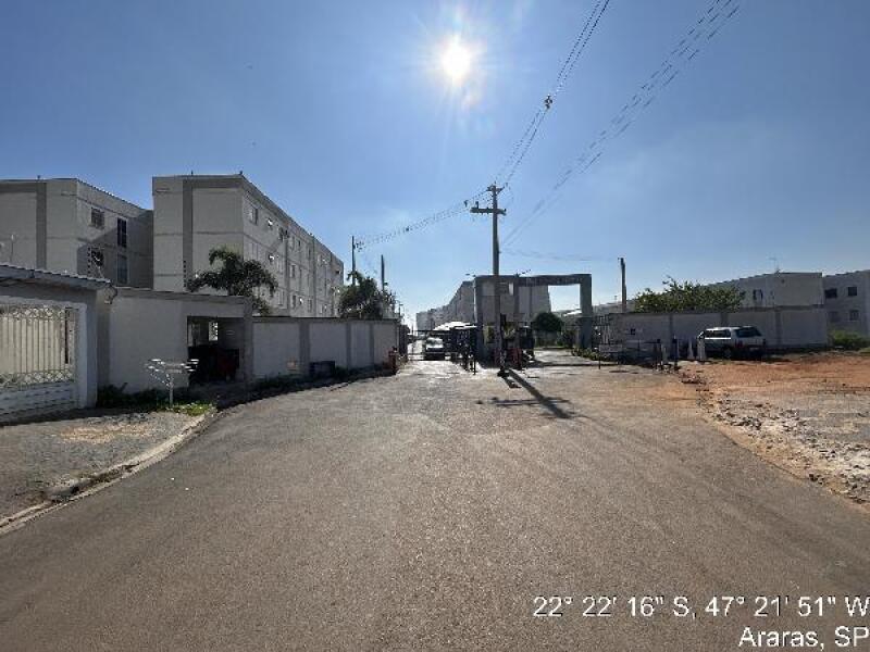 Apartamento com 2 Quartos e Vaga em Araras/SP