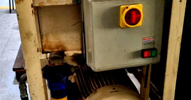 Sucata de Maquinário Hidráulico com Tanque 450L