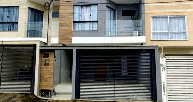 Casa duplex com 3 quartos, 2 banheiros e garagem, 166,51m² construída