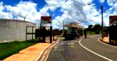 Casa em condomínio com 3 quartos, 2 banheiros e 2 vagas, 155m² construída