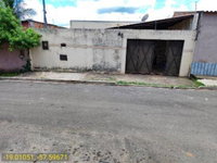 Casa padrão com 2 quartos e 1 vaga de garagem