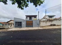 Casa padrão com 3 quartos, 2 banheiros, 1 vaga, 166,8m² construída, ocupada