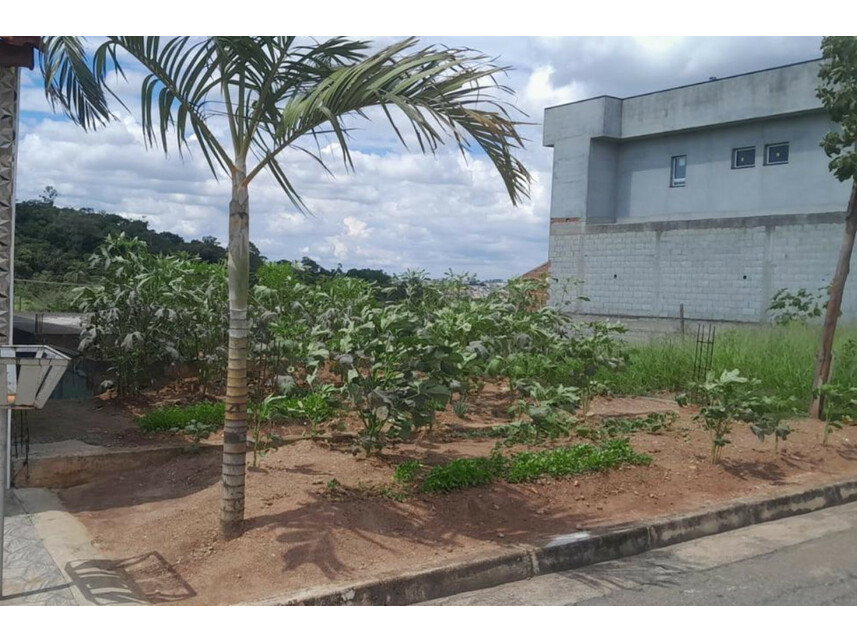 Terreno de 148m² em Jardim do Líbano