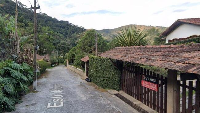 Área de Terras com Benfeitorias em Teresópolis/RJ