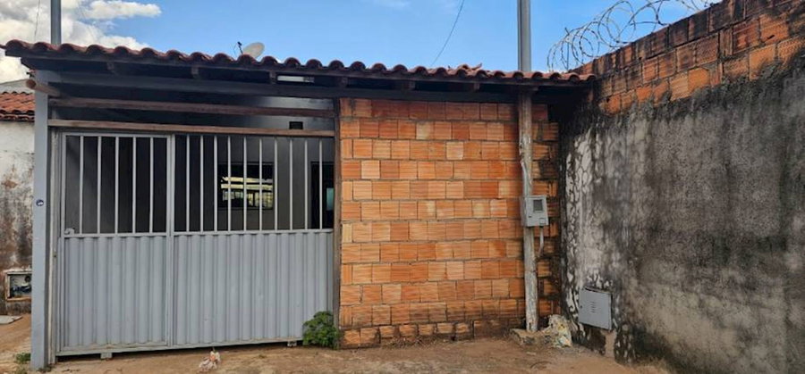 Casa com 2 quartos, 1 banheiro e 1 vaga de garagem, desocupada
