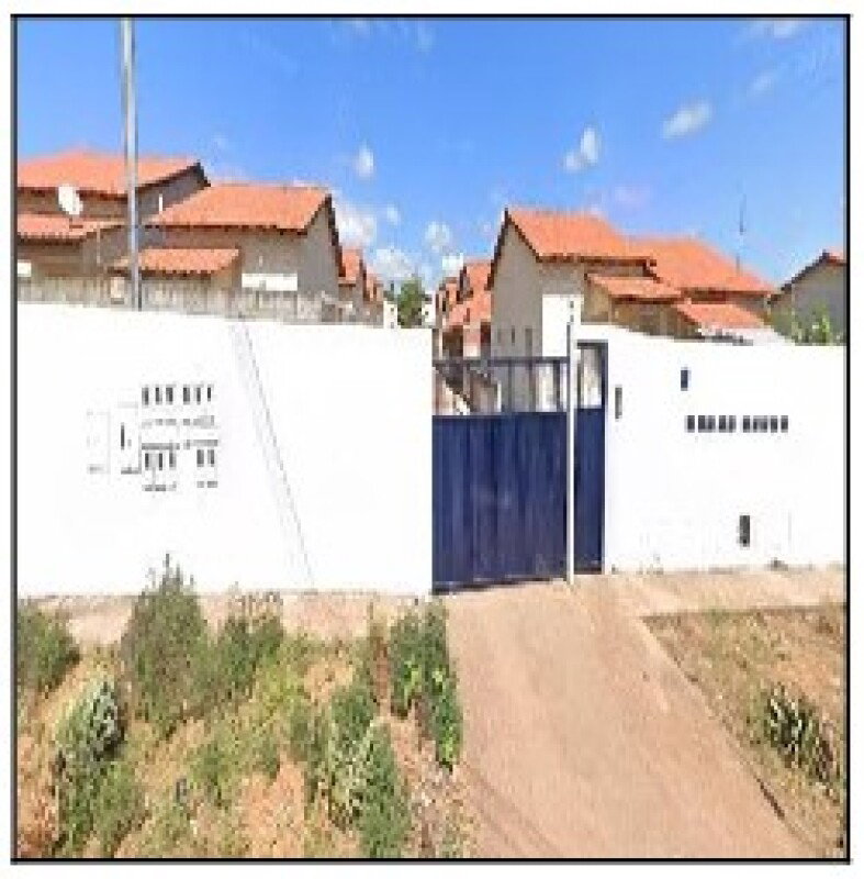 Casa com 2 Quartos em Condomínio