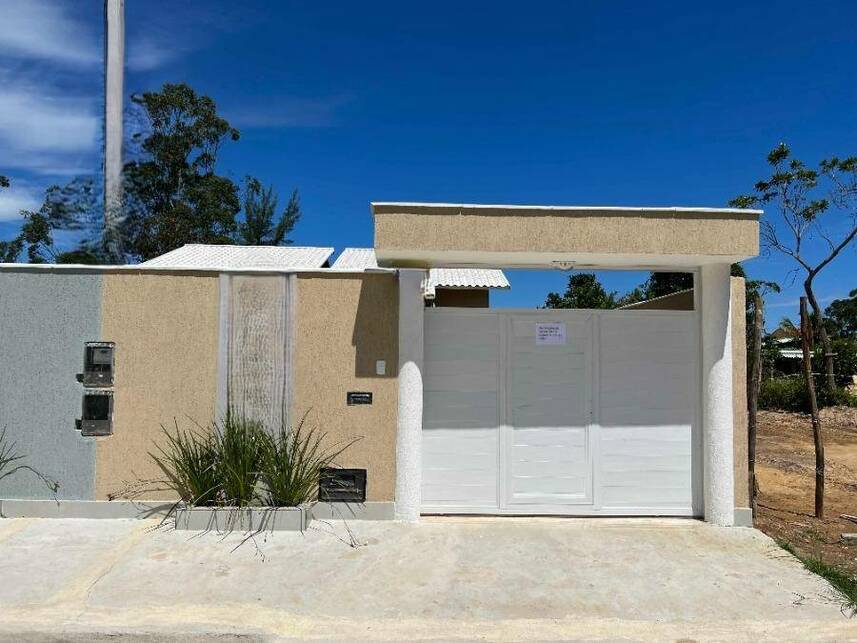 Casa em condomínio com 1 vaga e 240m² de terreno em Maricá