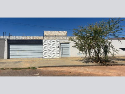 Casa Ocupada com 103m² em Condomínio em Goiânia