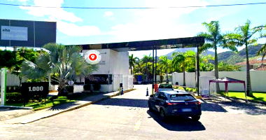 Ampla residência em condomínio com 4 quartos e 5 banheiros