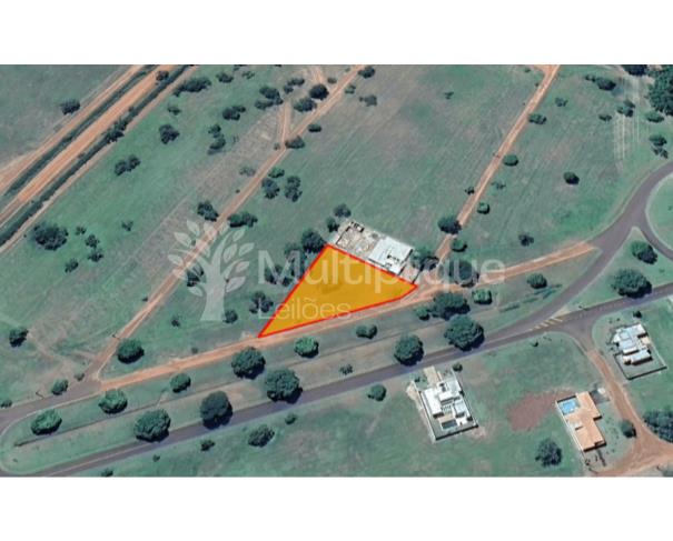 Terreno amplo de 1.545m² em condomínio