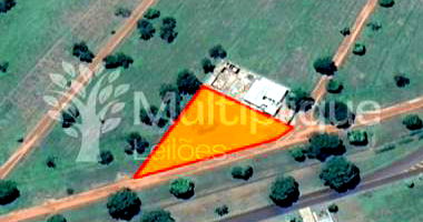 Terreno amplo de 1.545m² em condomínio, desocupado