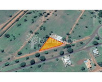 Terreno amplo de 1.545m² em condomínio