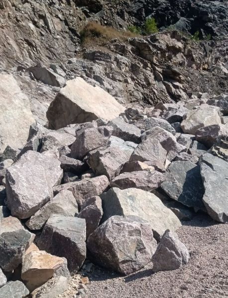 Material pétreo pedra detonada - 14.293m³ disponível