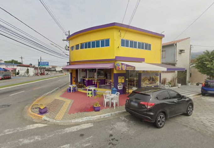 Casa comercial e residencial com 2 suítes e área de lazer