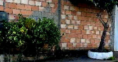Casa com 1 quarto, 1 vaga e 57,05m² construída, desocupada