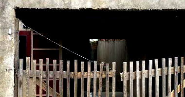 Casa com 3 quartos, banheiro, área de serviço e cozinha, 79,68m² construída