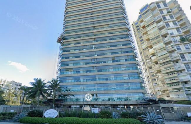Apartamento com 3 vagas de garagem em Barra da Tijuca/RJ