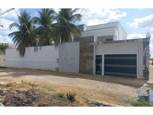 Casa com 5 Suítes e Ampla Área Construída em Juazeiro do Norte/CE
