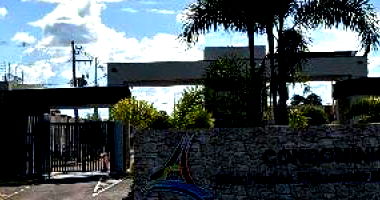 Casa com 2 Quartos em Condomínio Fechado