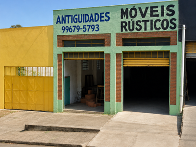 Imóvel Comercial e Residencial com 2 Suítes e 256m²