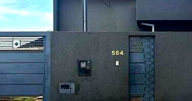 Casa padrão ocupada com 3 quartos, 2 banheiros e 1 vaga