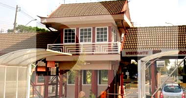 Casa em condomínio com 4 quartos, 3 banheiros e 2 vagas, ocupada