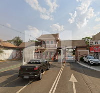 Casa em condomínio com 4 quartos, 3 banheiros e 2 vagas, ocupada
