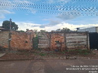 Casa com 2 quartos e 1 banheiro, área construída de 61.87m², desocupada