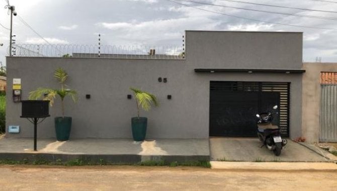 Casa com Piscina em Condomínio - 176m²