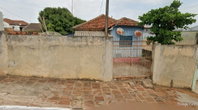 Casa de madeira com 3 quartos, 60m², em regular estado