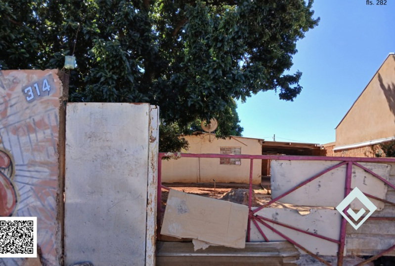 Casa 90m² em terreno de 360m² com cobertura lateral