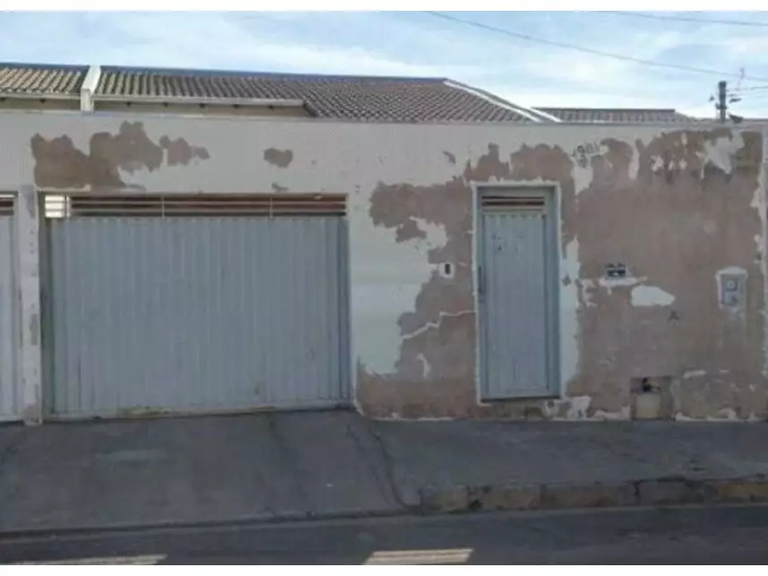 Casa com 3 quartos, 1 banheiro, 1 vaga, 70m² construída, ocupada