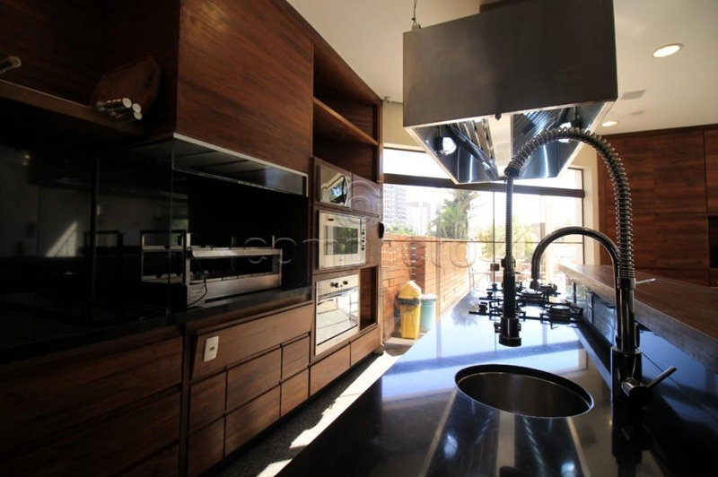 Apartamento de 417m² com 4 suítes e 3 vagas de garagem