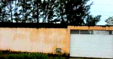 Casa ocupada com 79m² construída, 3 dormitórios e 1 banheiro