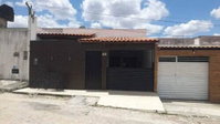 Casa padrão com 3 quartos e 2 banheiros em Serrinha/BA