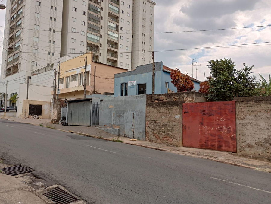 Casa ampla com 277,9 m² AC e 456 m² AT em Americana