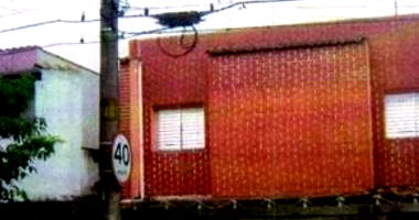 Prédio Residencial com 3 dormitórios e garagem para 2 veículos