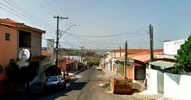 Terreno com 138m², sem benfeitorias, declive acentuado