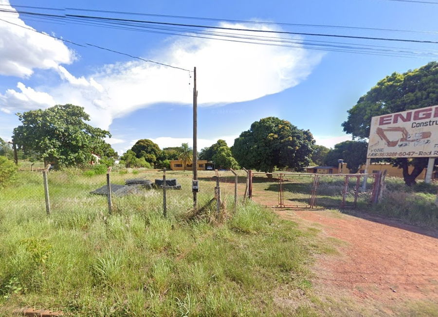 Terreno com casa, área total 11.845m², desocupado