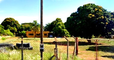 Terreno com casa, área total 11.845m², desocupado