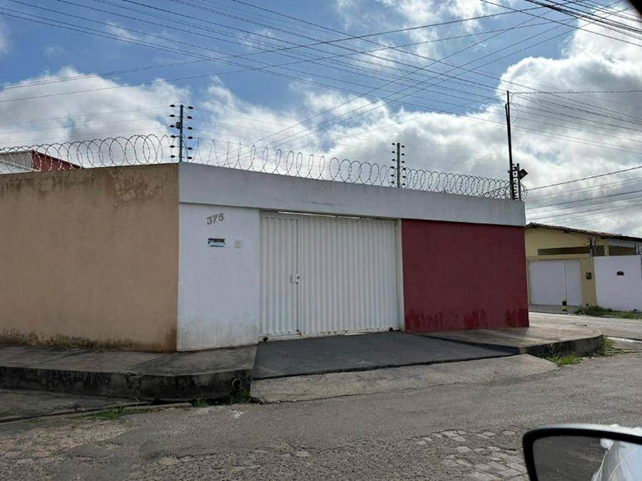 Casa Padrão com 2 Quartos e 1 Vaga em Timon/MA