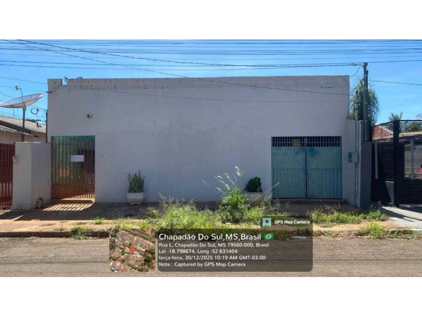 Casa ocupada com 107 m² construídos em terreno de 500 m²