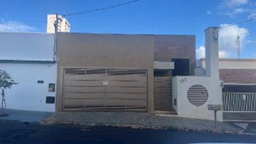 Casa Ocupada no Centro de Tupã com 4 Quartos