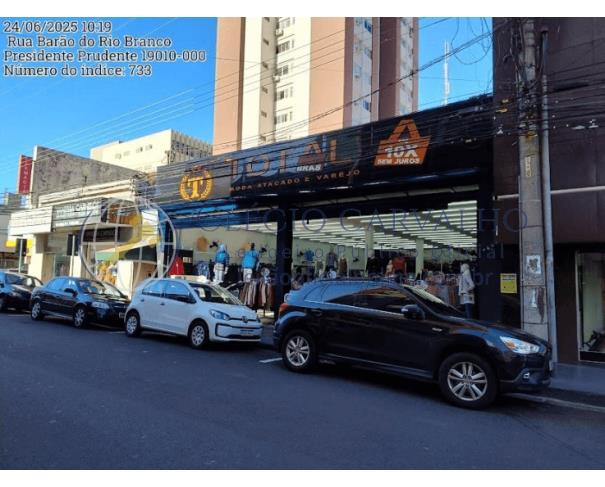 Imóvel Comercial 264m² com 3 portas de ferro e 4 cômodos