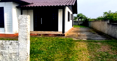 Terreno de esquina com casa residencial 62m², 300m² total